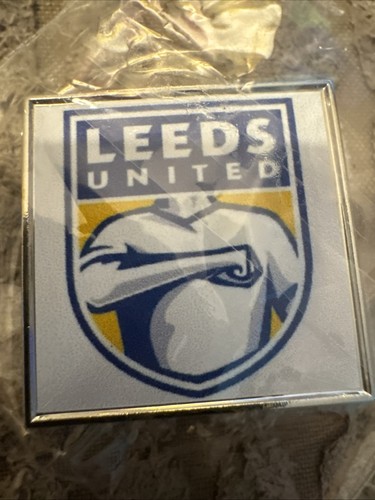 Leeds united pin badge - leeds,